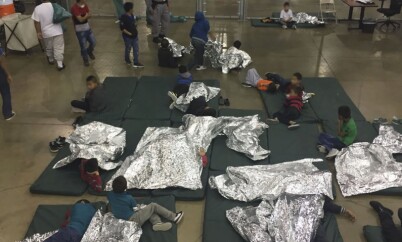 Internering av barn på grensa til Mexico: Trump blir anklaget for å bruke barna som pressmiddel